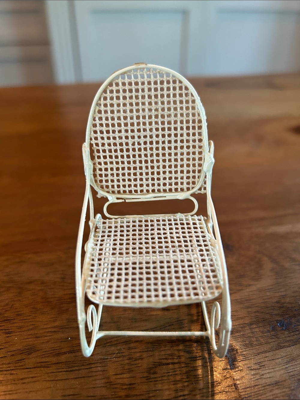 Vtg White Metal Mesh Rocking Chair, Dollhouse Furniture - Picture 3 of 5